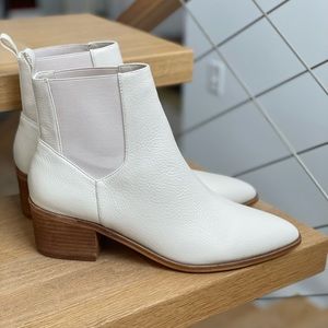 Chinese Laundry Ivory Leather Booties. New (unworn no box) Size 9.5 (Eur 40.5)